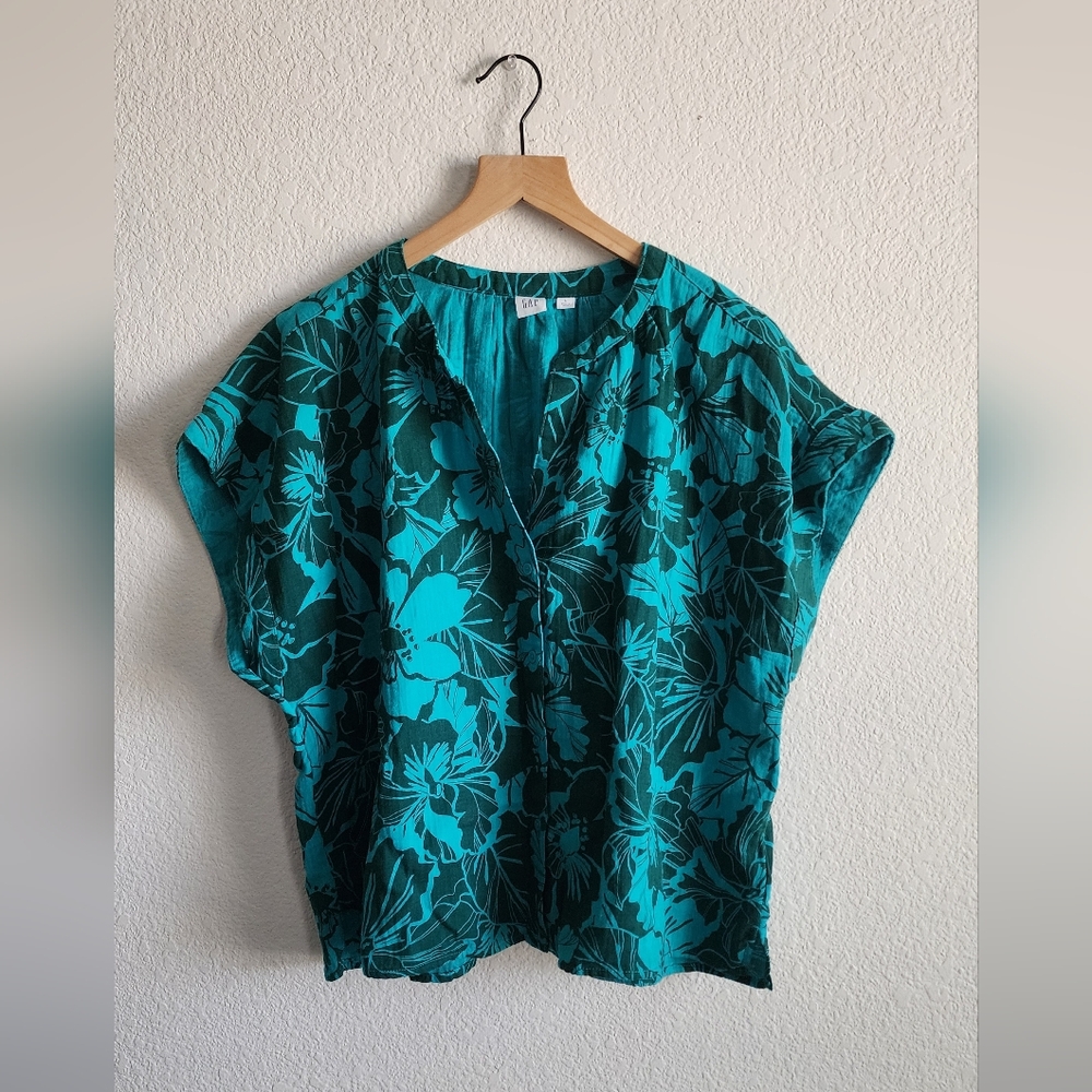GAP Women's Large  Turquoise Leaf Print Button Front Short Sleeve Top